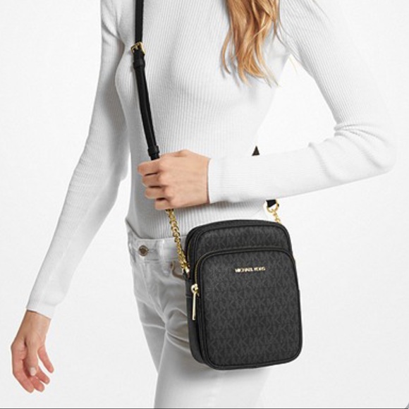 MICHAEL KORS
Jet Set Travel Medium Logo Crossbody Bag Black signature co… - Picture 3 of 4